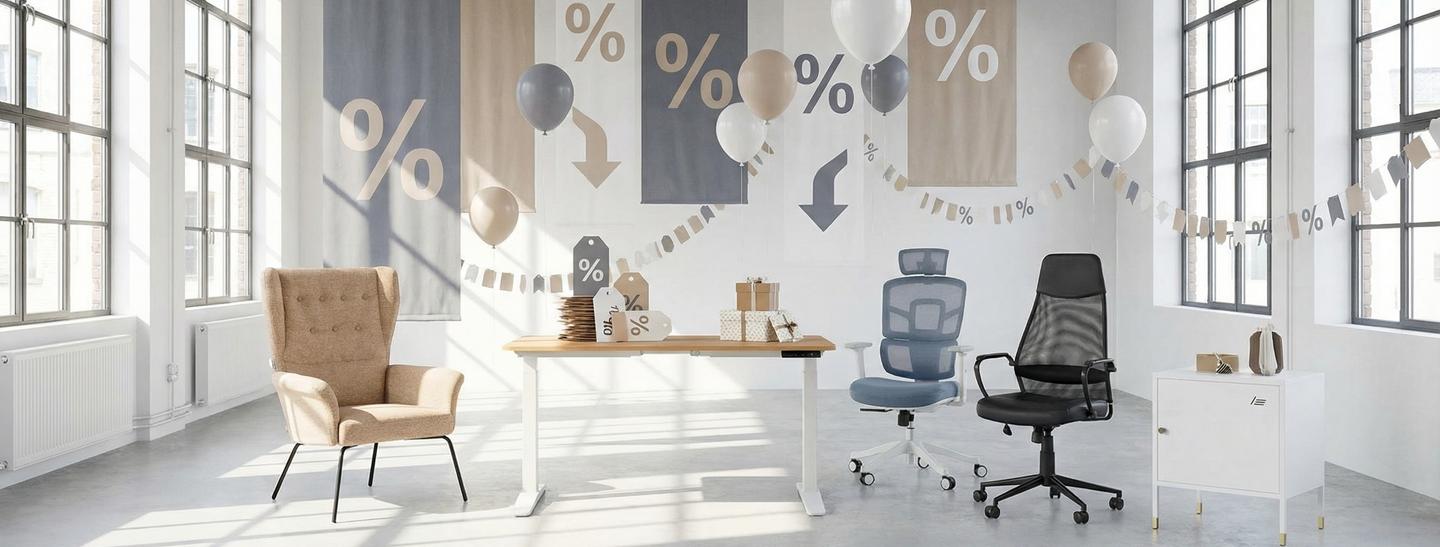 Erilaisia toimistotuoleja ja toimistokalusteita on myynnissä valkoisessa, pelkistetyssä huoneessa, ja katossa leijuu prosenttilukuja esittäviä ilmapalloja. Erilaisia toimistotuoleja ja toimistokalusteita on myynnissä valkoisessa, pelkistetyssä huoneessa, ja katossa leijuu prosenttilukuja esittäviä ilmapalloja.